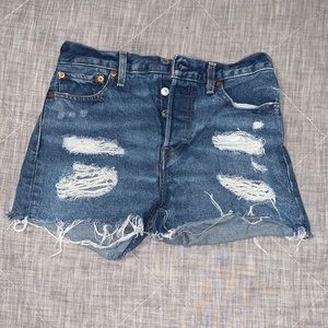 🍃 LEVIS HIGH WAISTED WEDGIE SHORTS 🍃